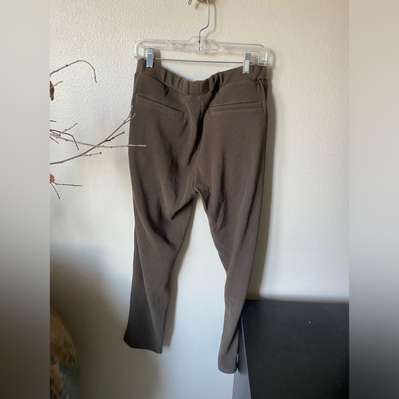 Tailored Athlete Men's Ribbed Pleat Front Cropped Trouser Pants in Brown Size L - Picture 3 of 9